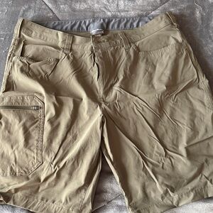 Eddie Bauer Men's Cargo Shorts in Khaki